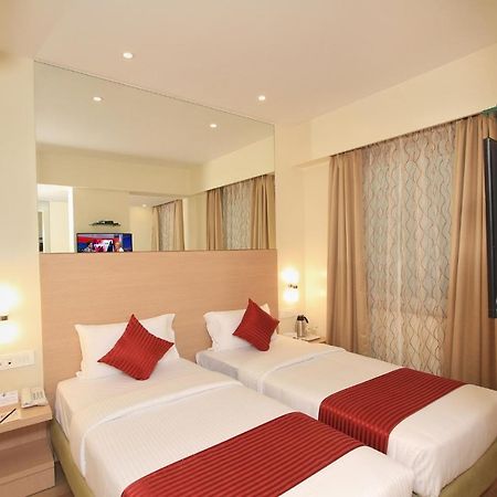 La Sara Regent Otel Bangalore Dış mekan fotoğraf
