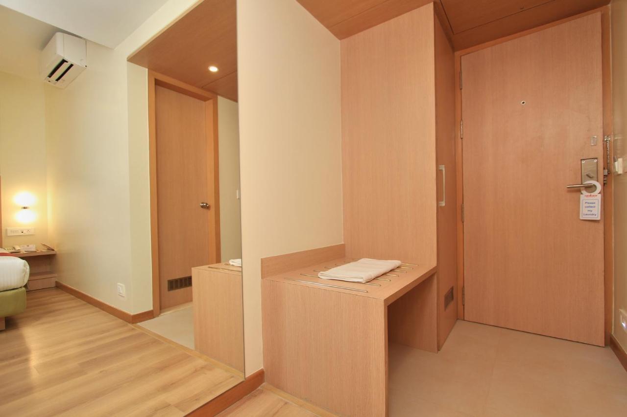La Sara Regent Otel Bangalore Dış mekan fotoğraf