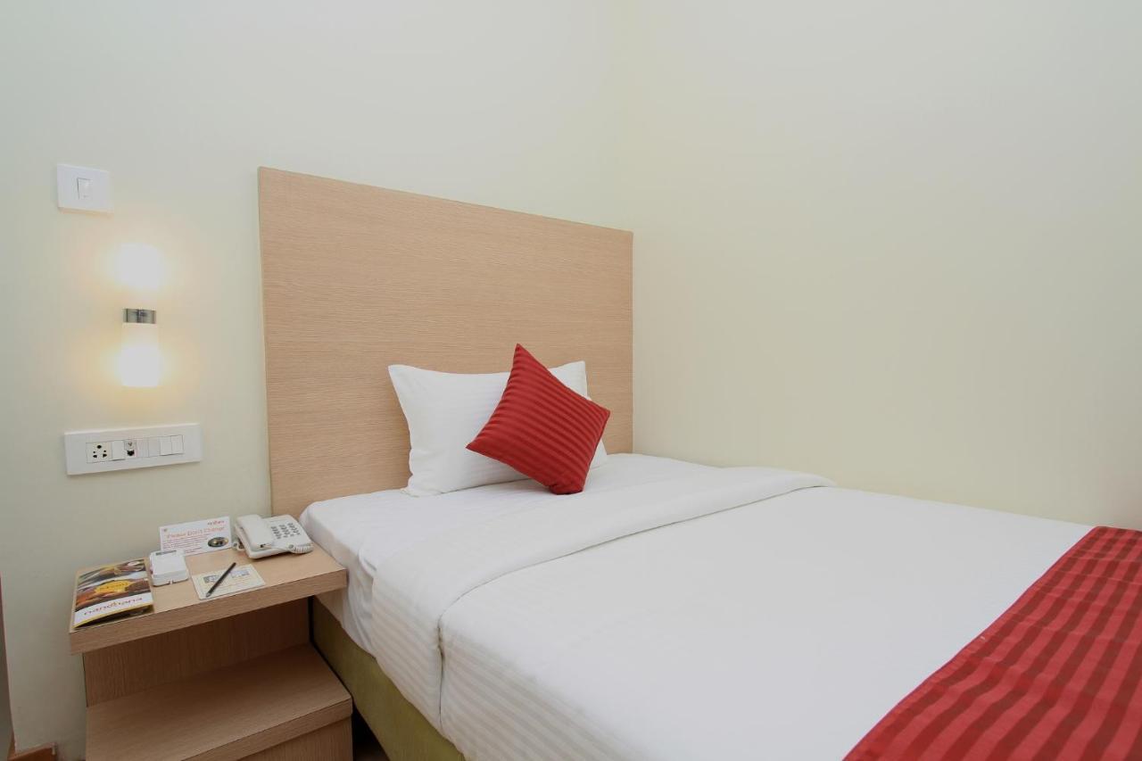 La Sara Regent Otel Bangalore Dış mekan fotoğraf
