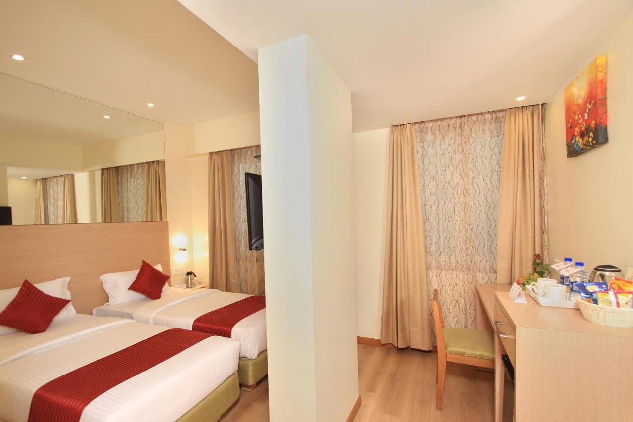 La Sara Regent Otel Bangalore Dış mekan fotoğraf