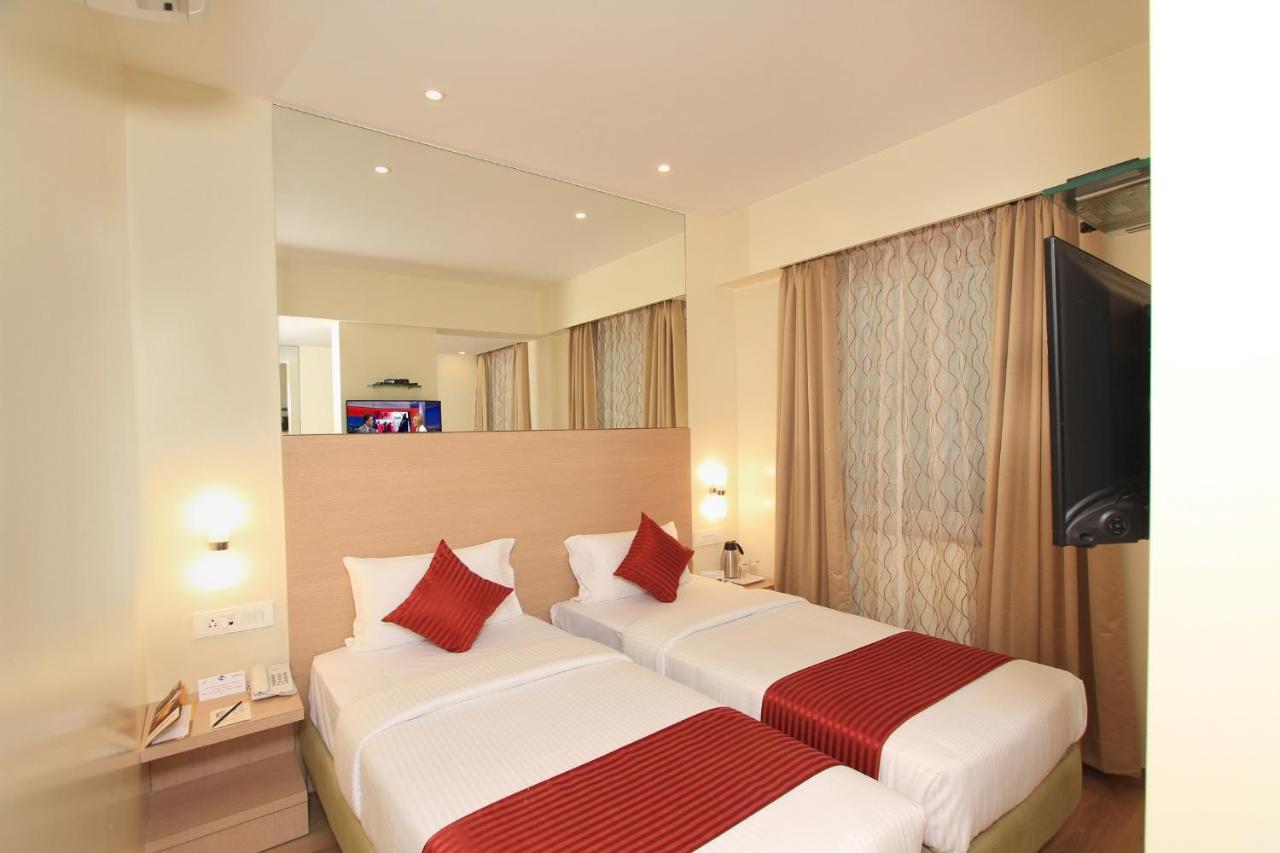 La Sara Regent Otel Bangalore Dış mekan fotoğraf