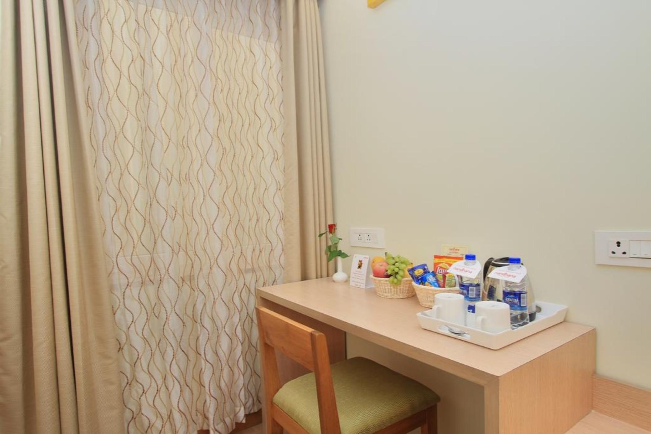 La Sara Regent Otel Bangalore Dış mekan fotoğraf